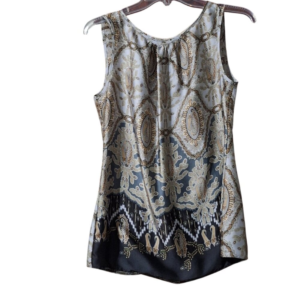 En Garde Grey, Black, and Gold Patterned Top